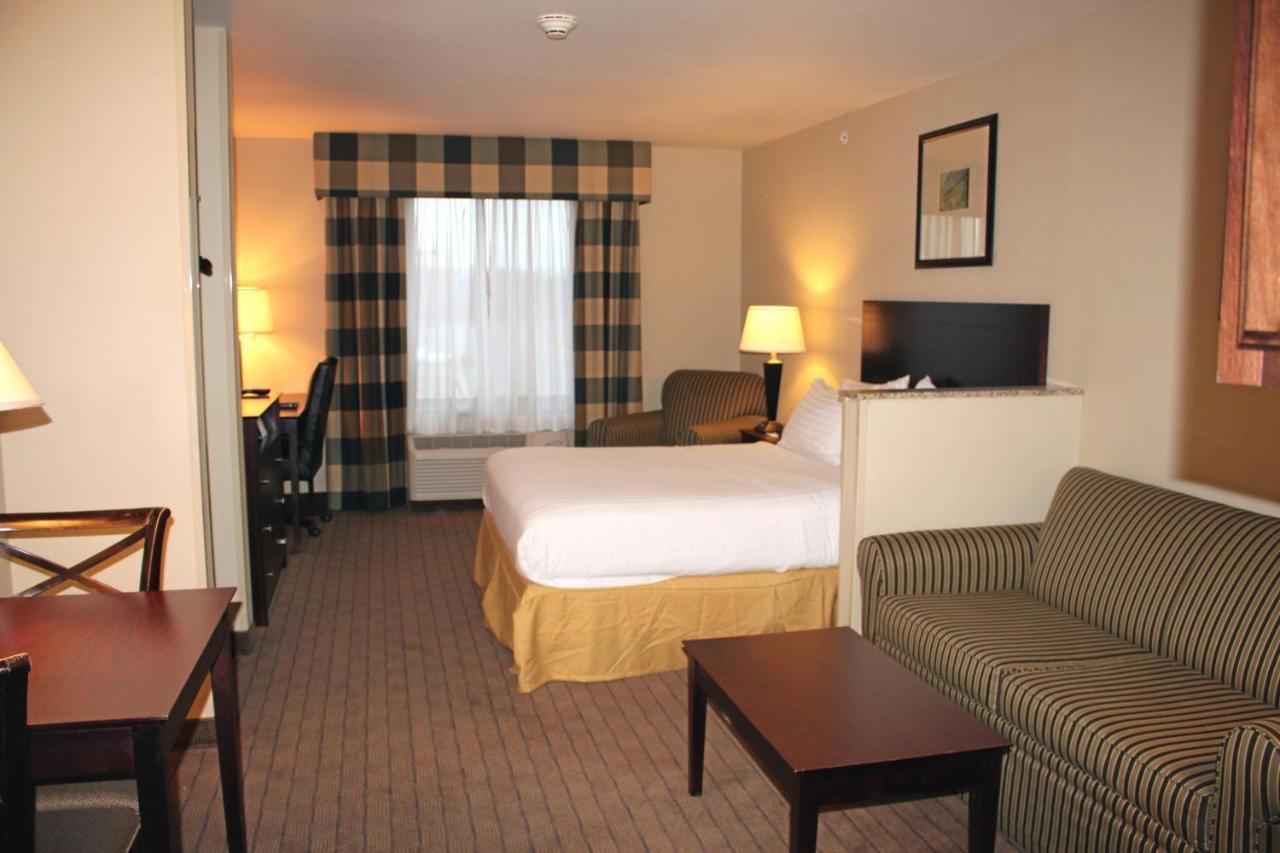 Express & Syracuse North Airport Area By Ihg Hotel